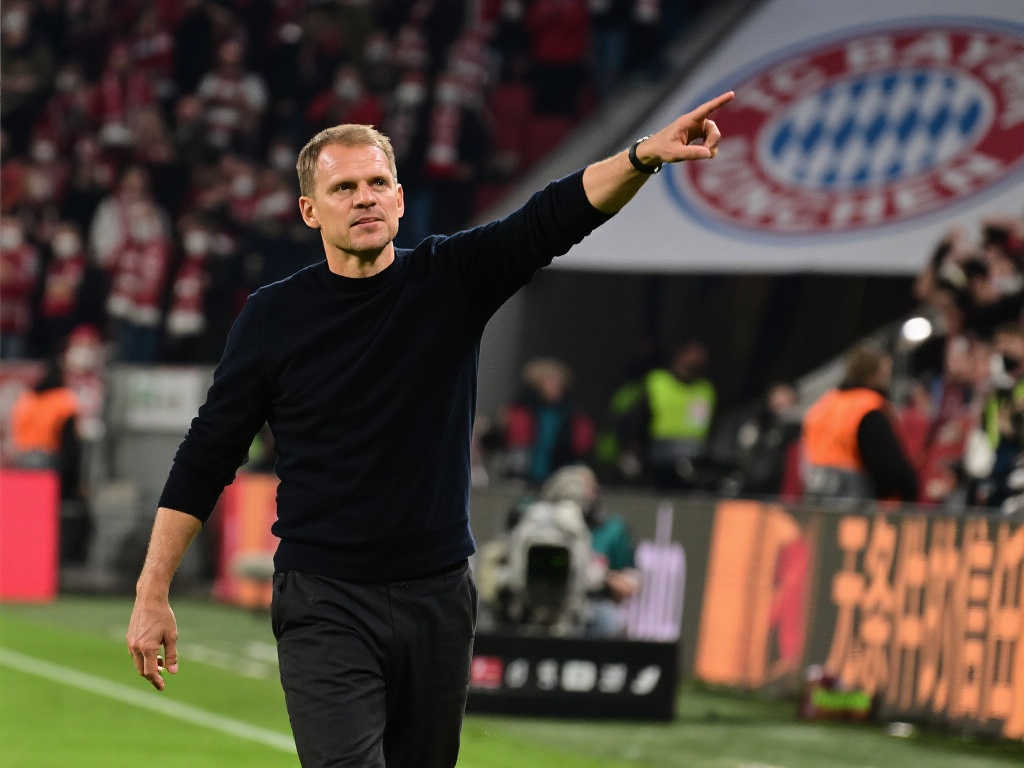 弗里克更衣室激励:我为你们每一位自豪,球队拼尽全力到最后 弗里克更衣室激励:我为你们每一位自豪,球队拼尽全力到最后